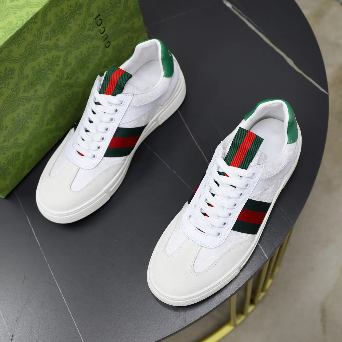 Ex-factory price: 440💰🙅‍♂️🙅‍♂️🙅‍♂️ Brand: GUCCI Standard code: 38-44 (45 customized) Grade: Same as the official website Material: Original material splicing Comfortable and breathable lining Lightweight and wear-resistant sports outsole Style category: Men's fashionable casual shoes Running sneakers Distinguished luxury brand elements Top luxury Color: actual picture color